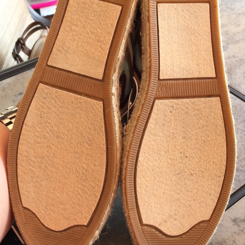 New with Tags espadrilles - Picture 2 of 3